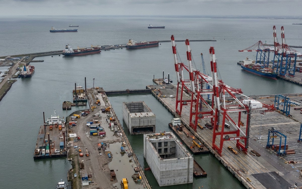 Maasvlakte III — Caisson Dry Dock